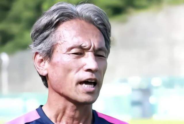 他俩都是那不勒斯获胜的基石，尤其是斯帕莱蒂，两人都离开让俱乐部几乎被杀死了。